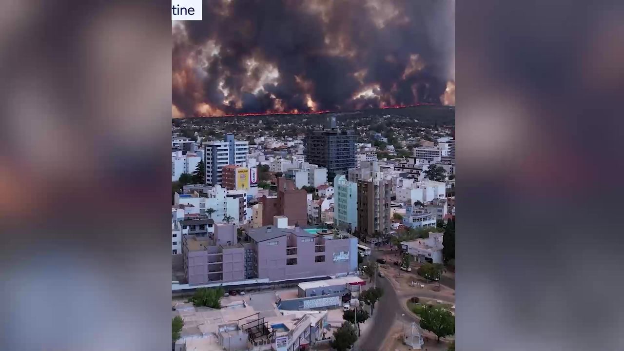 Incendies en Argentine : Villa Carlos Paz face à un mur de flammes