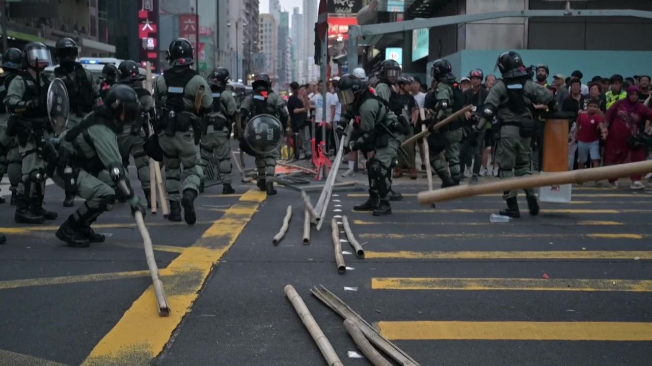 Des milliers de personnes de nouveau dans la rue