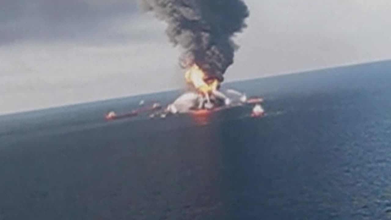 Pétrole: un tanker en feu dans le golfe du Mexique - Sciences et